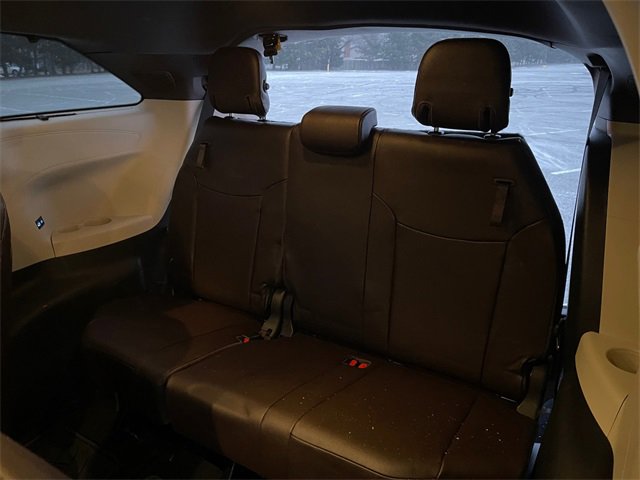 Used 2021 Toyota Sienna Platinum image 19