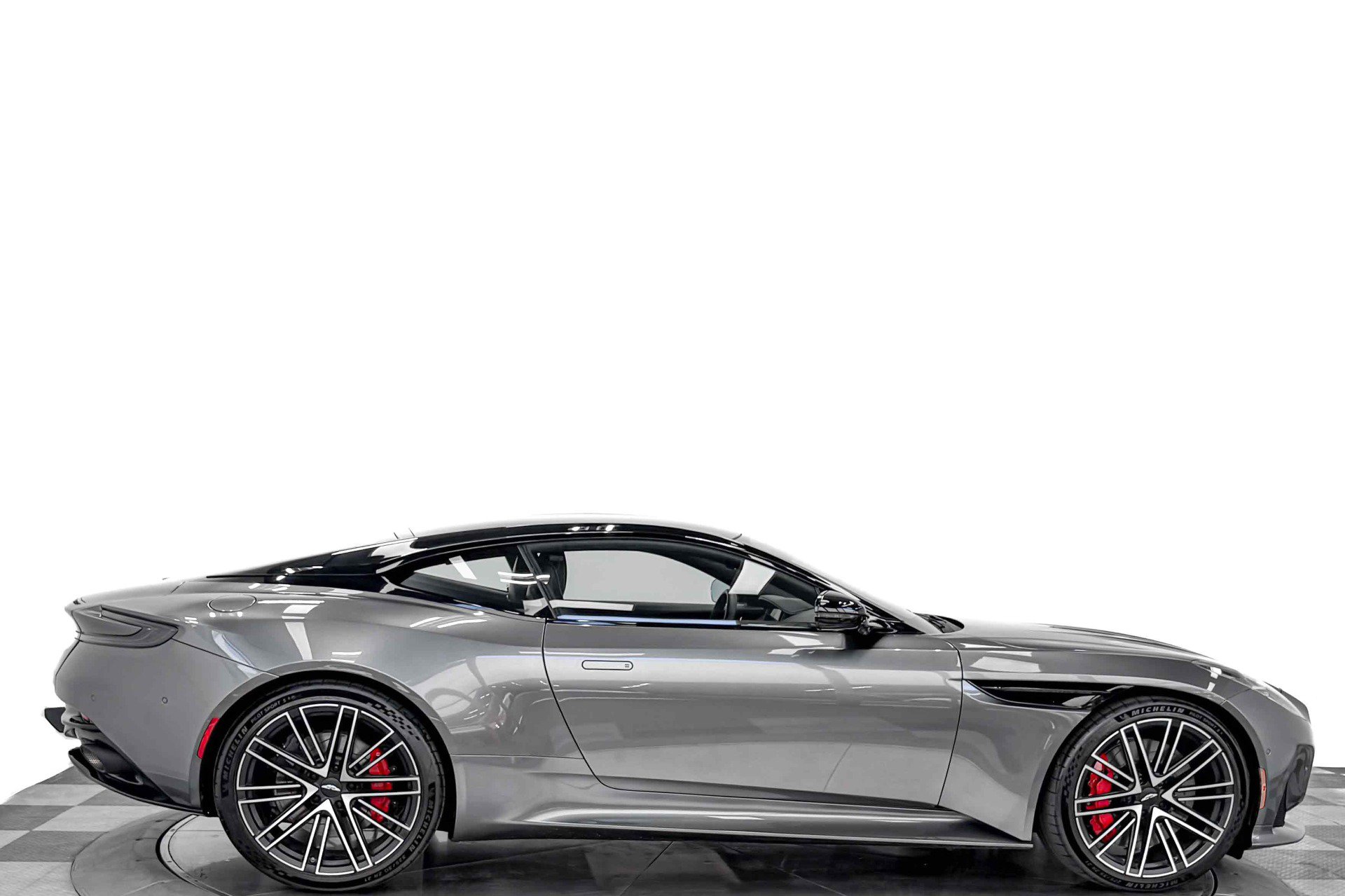 Used 2024 Aston Martin DB12 Coupe RWD image 2