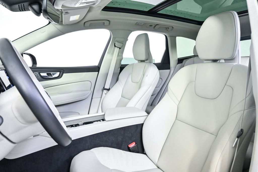 Certified 2023 Volvo XC60 B5 Plus w/ Protection Package Premier AWD/4WD image 7