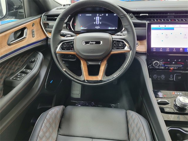 New 2025 Jeep Grand Cherokee Summit image 28
