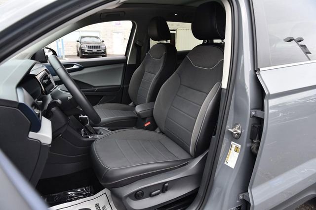 Used 2023 Volkswagen Taos SE w/ Panoramic Sunroof Package image 19