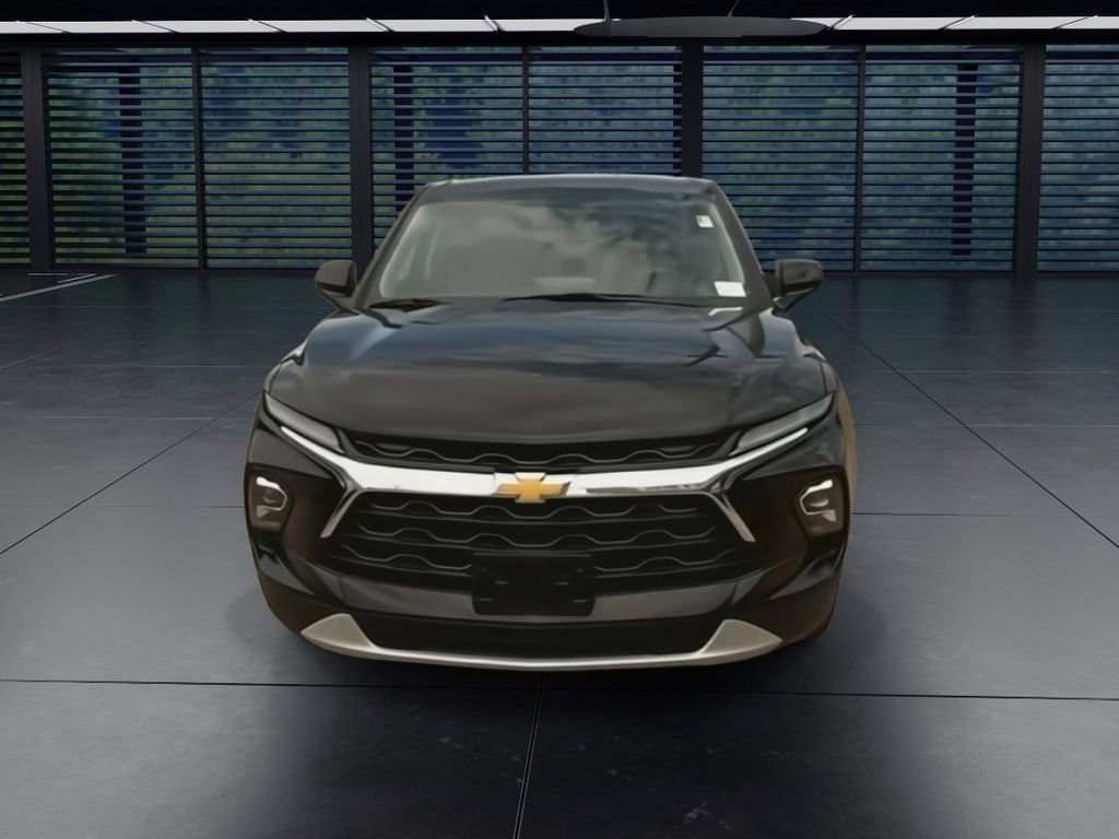 Used 2023 Chevrolet Blazer LT AWD/4WD image 3