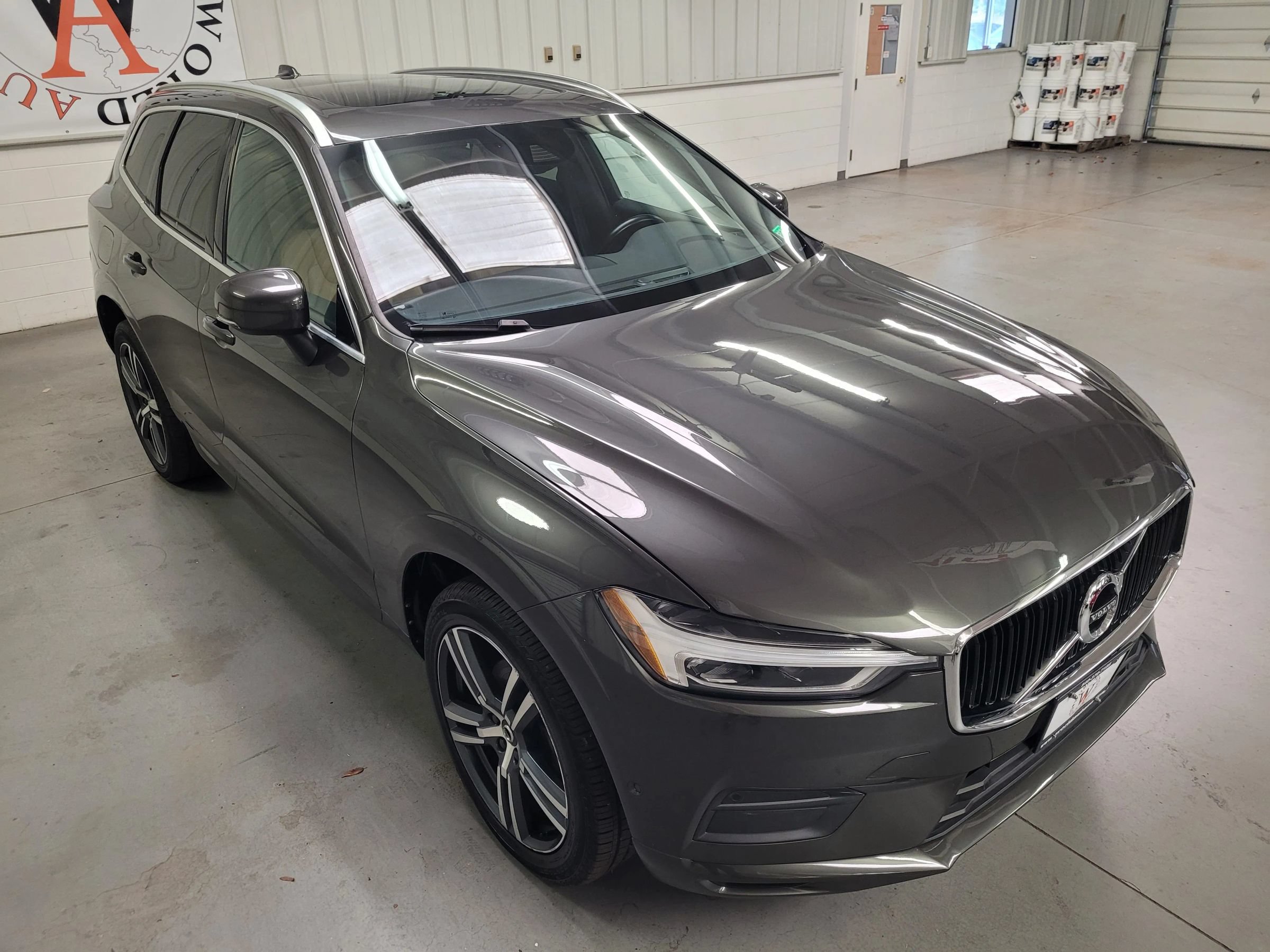 Used 2018 Volvo XC60 T5 Momentum w/ Vision Package AWD/4WD image 11