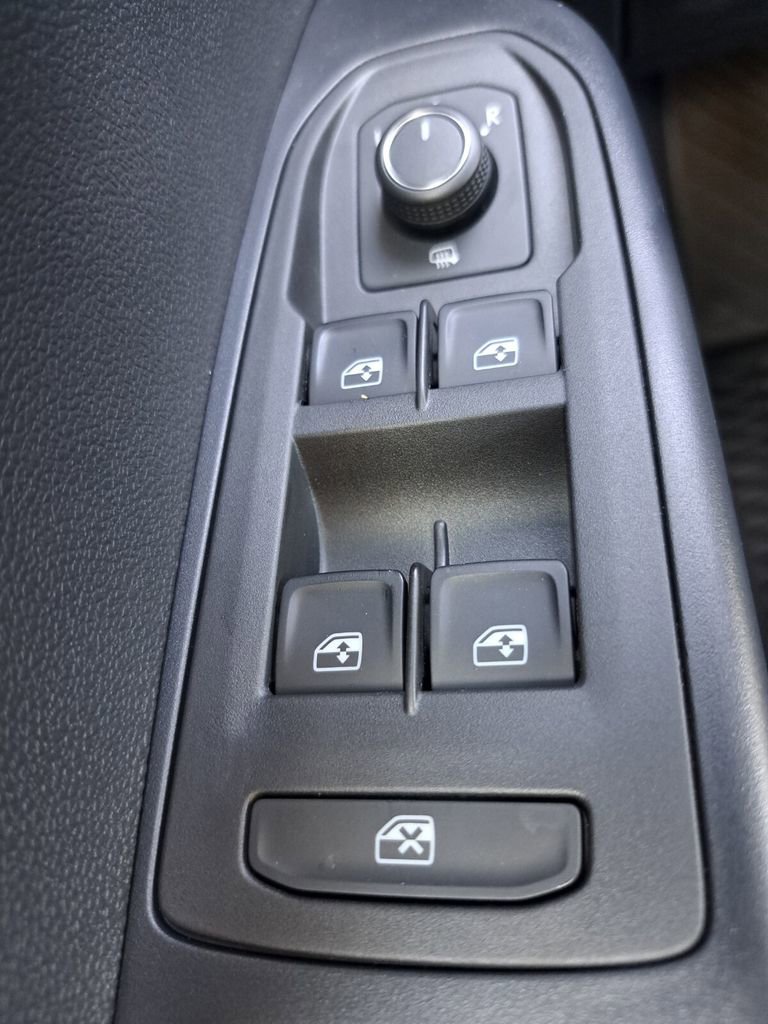 New 2026 Volkswagen Taos SE image 15