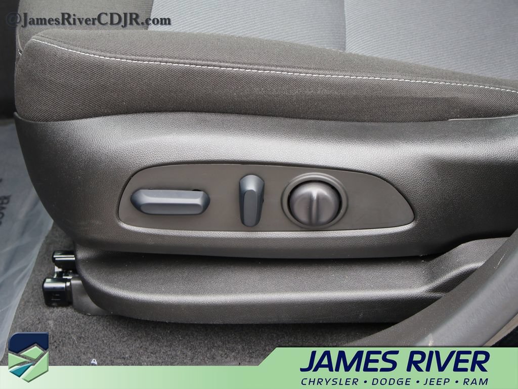 Used 2025 Chevrolet Blazer LT AWD/4WD image 23