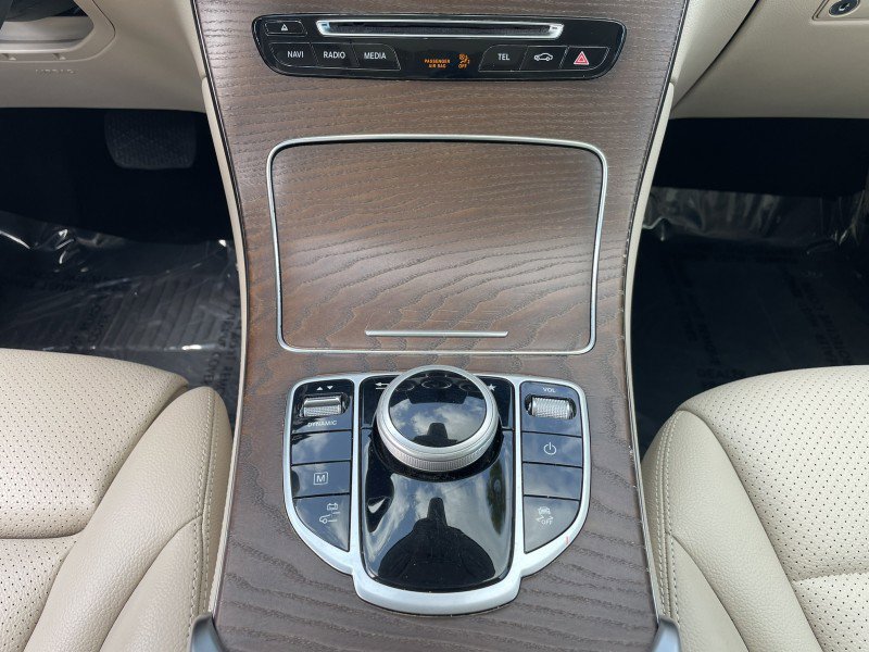 Used 2019 Mercedes-Benz GLC 350e 4MATIC w/ Premium Package image 18