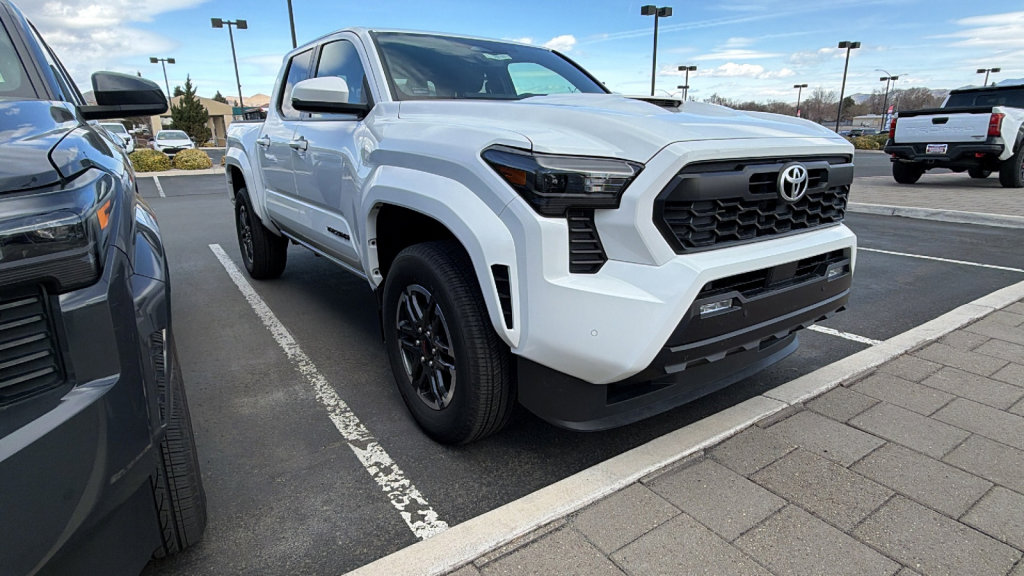 Used 2024 Toyota Tacoma TRD Sport w/ TRD Sport Upgrade Package image 1