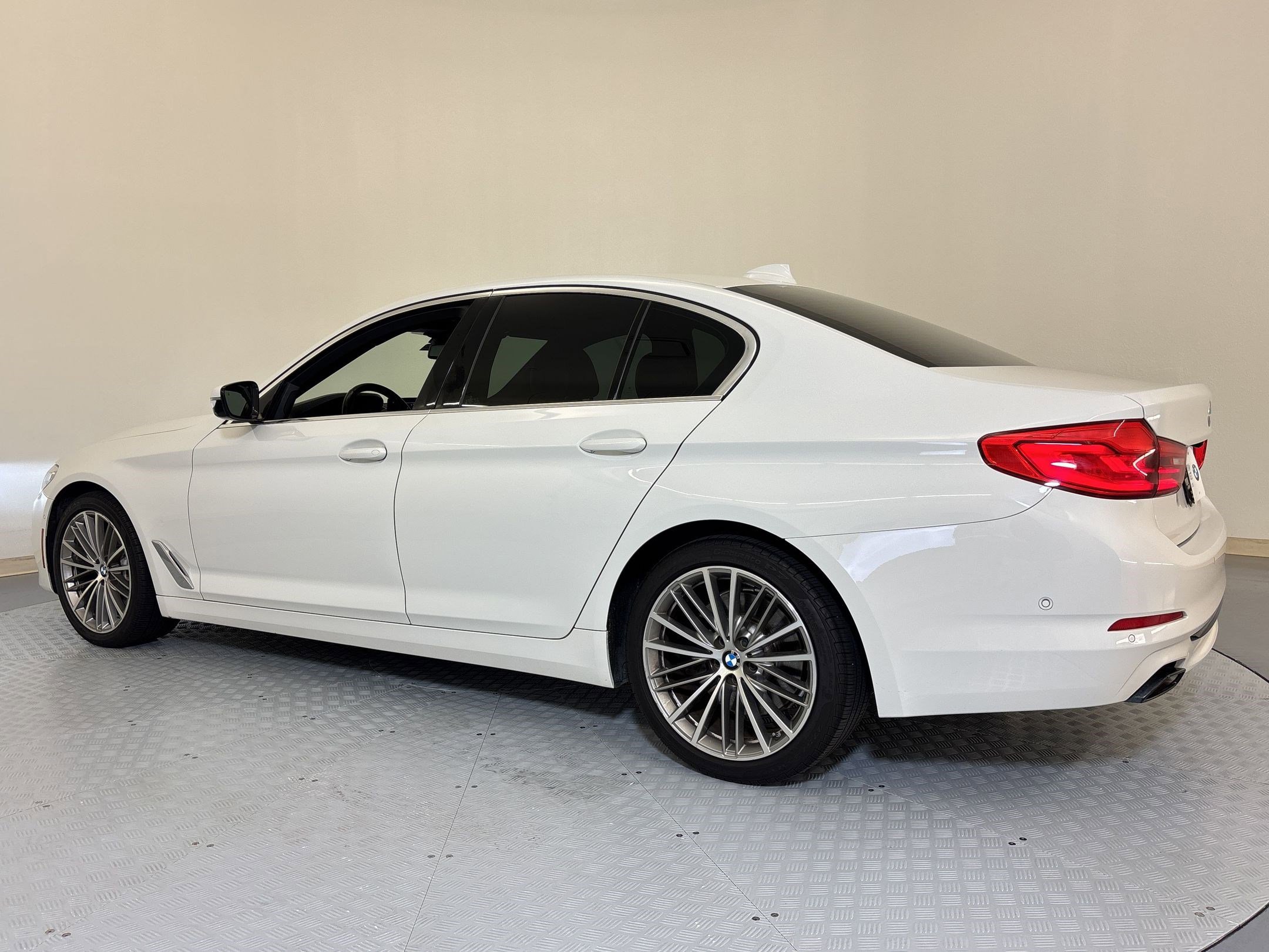 Used 2020 BMW 540i w/ Convenience Package RWD image 3