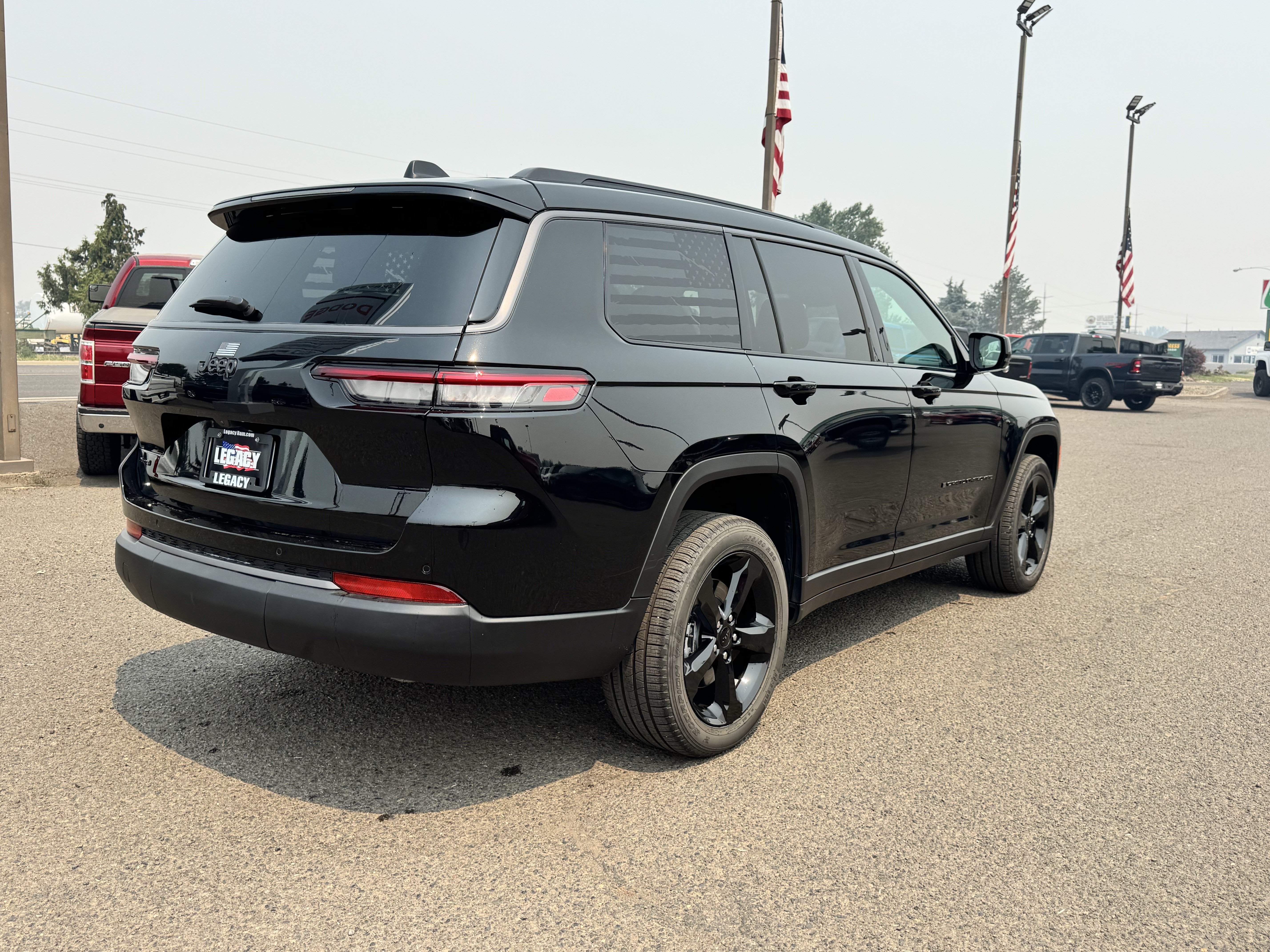 Used 2026 Jeep Grand Cherokee L Limited w/ Limited Altitude Package AWD/4WD image 3