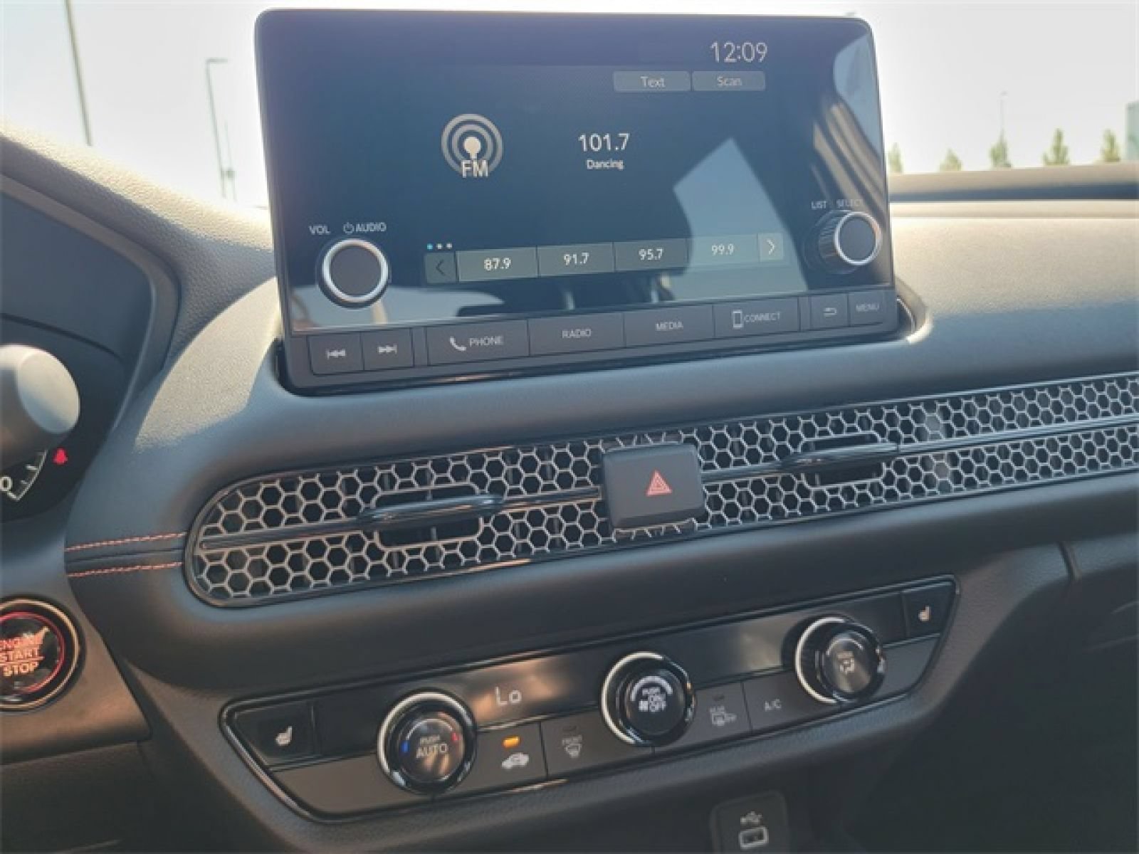 Certified 2025 Honda HR-V Sport image 23