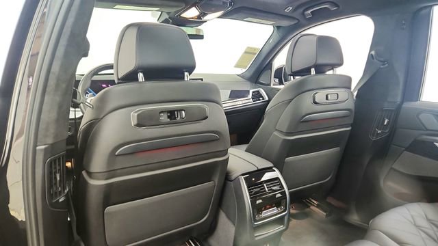 Used 2024 BMW X7 xDrive40i w/ M Sport Package image 36