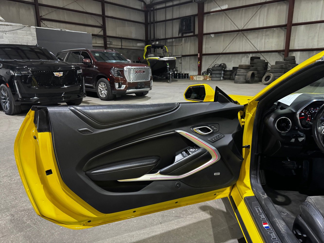 Used 2018 Chevrolet Camaro SS w/ LPO RS/SS Interior Package image 15