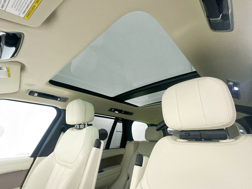 New 2026 Land Rover Range Rover SE image 21