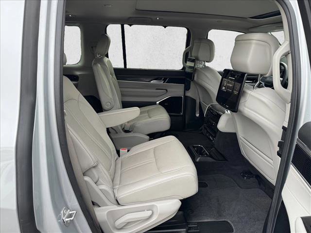 Used 2022 Jeep Wagoneer Series III w/ Premium Group I image 20