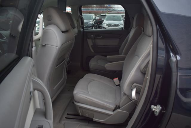 Used 2015 GMC Acadia SLE image 32