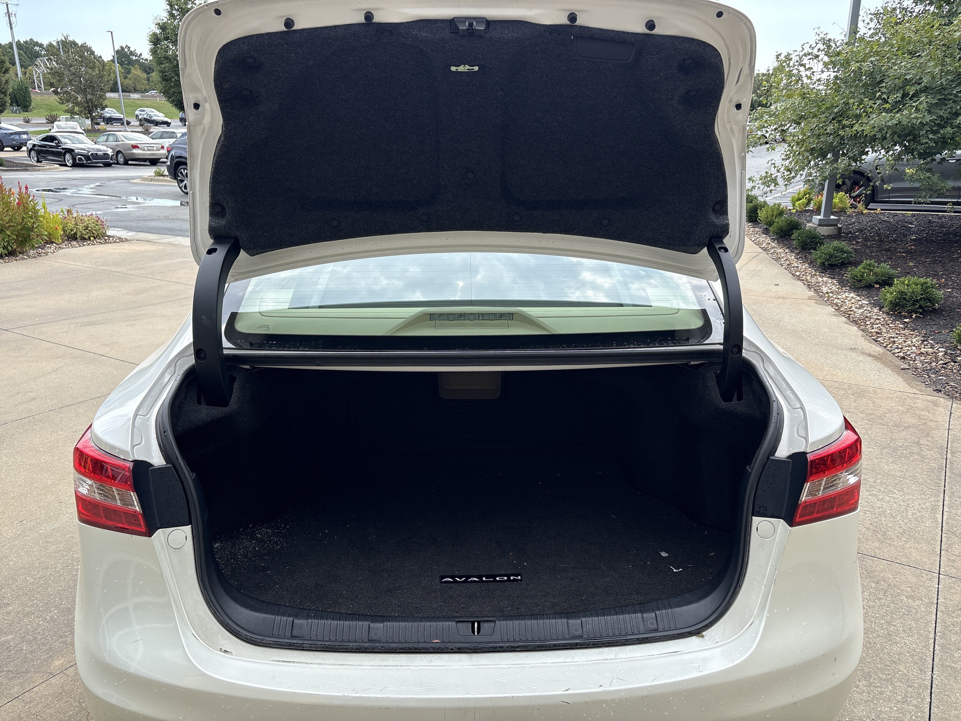 Used 2015 Toyota Avalon Limited FWD image 32