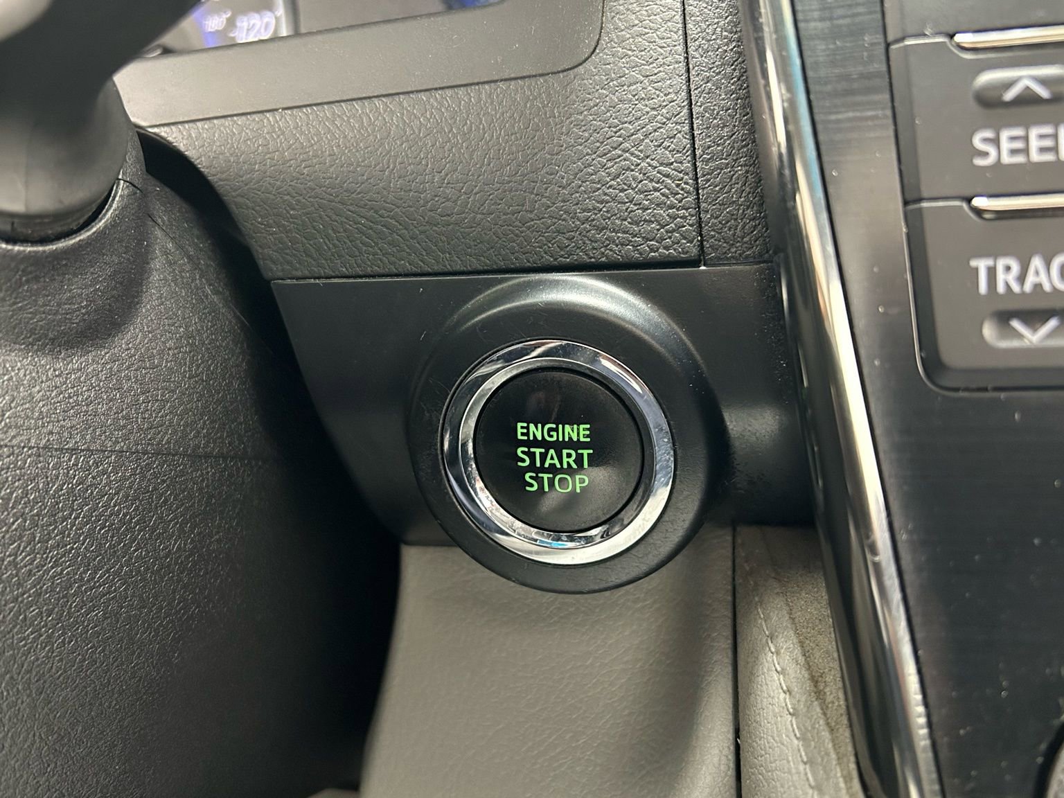 Used 2013 Toyota Camry XLE w/ Leather Pkg image 15