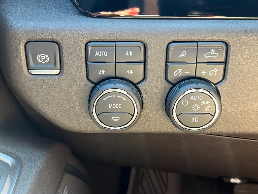 Used 2025 Chevrolet Silverado 1500 LTZ image 7