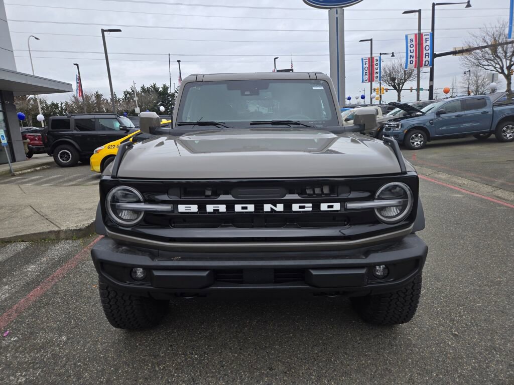 New 2026 Ford Bronco Outer Banks w/ Sasquatch Package AWD/4WD image 2