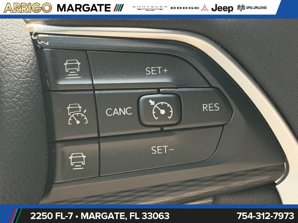 Used 2024 Jeep Grand Cherokee Altitude RWD image 32