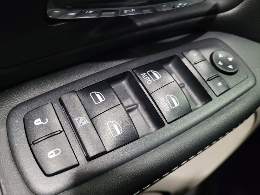 Used 2018 Dodge Grand Caravan SXT image 27