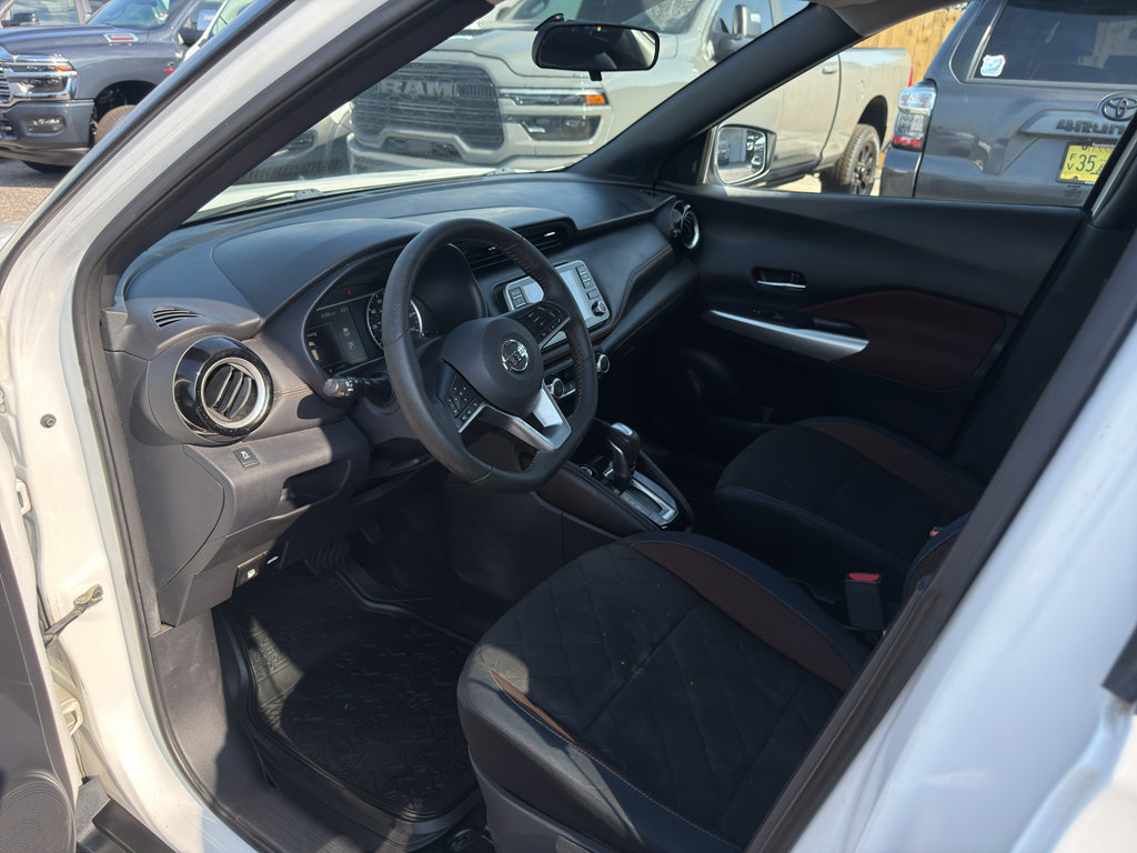 Used 2018 Nissan Kicks SR FWD image 9