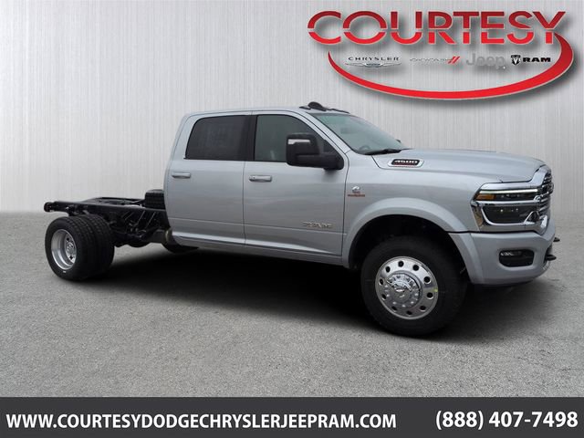 New 2026 RAM 4500 4x4 Crew Cab DRW w/ Laramie Trim Package
