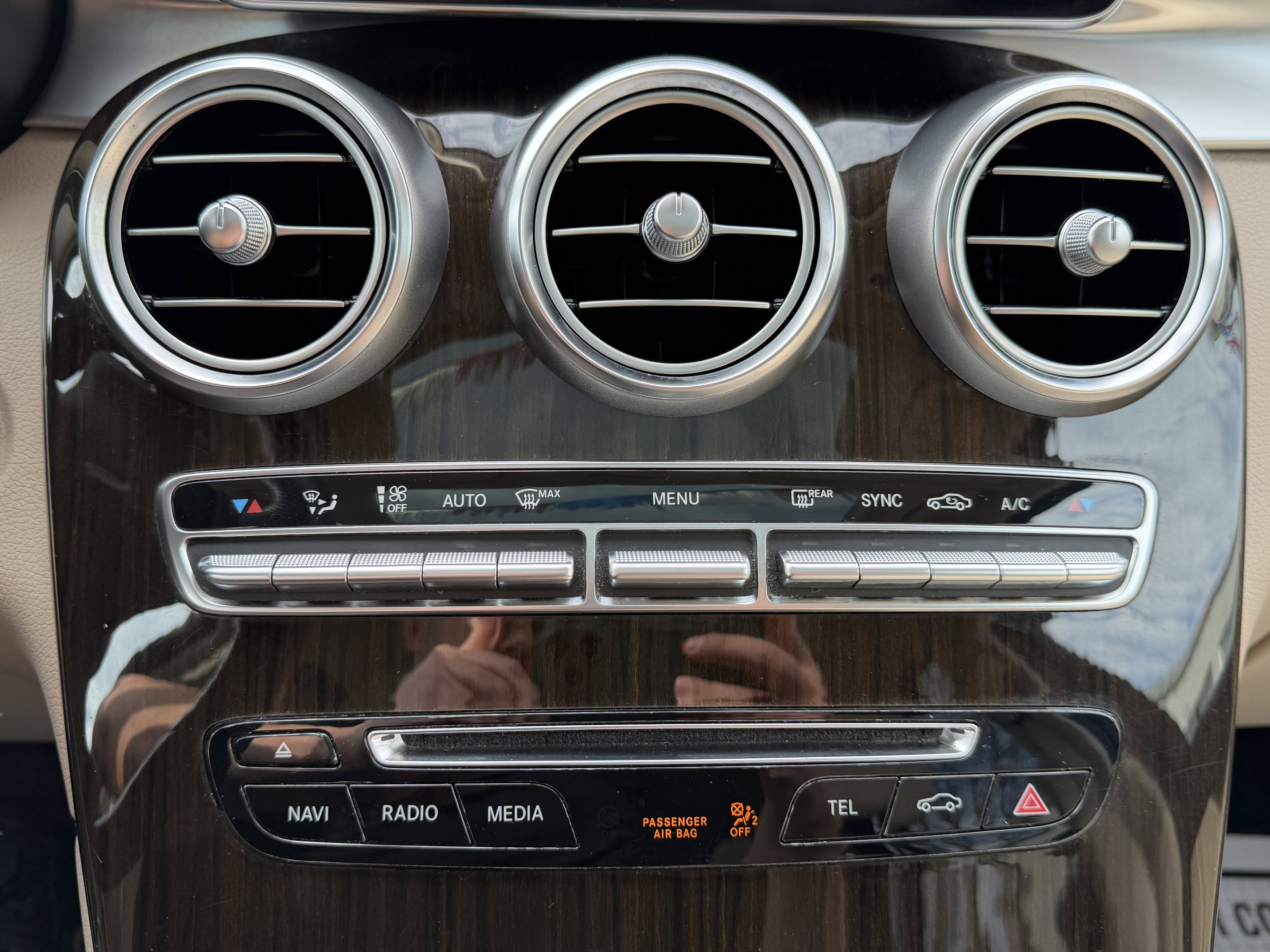 Used 2019 Mercedes-Benz GLC 300 4MATIC w/ Multimedia Package image 32