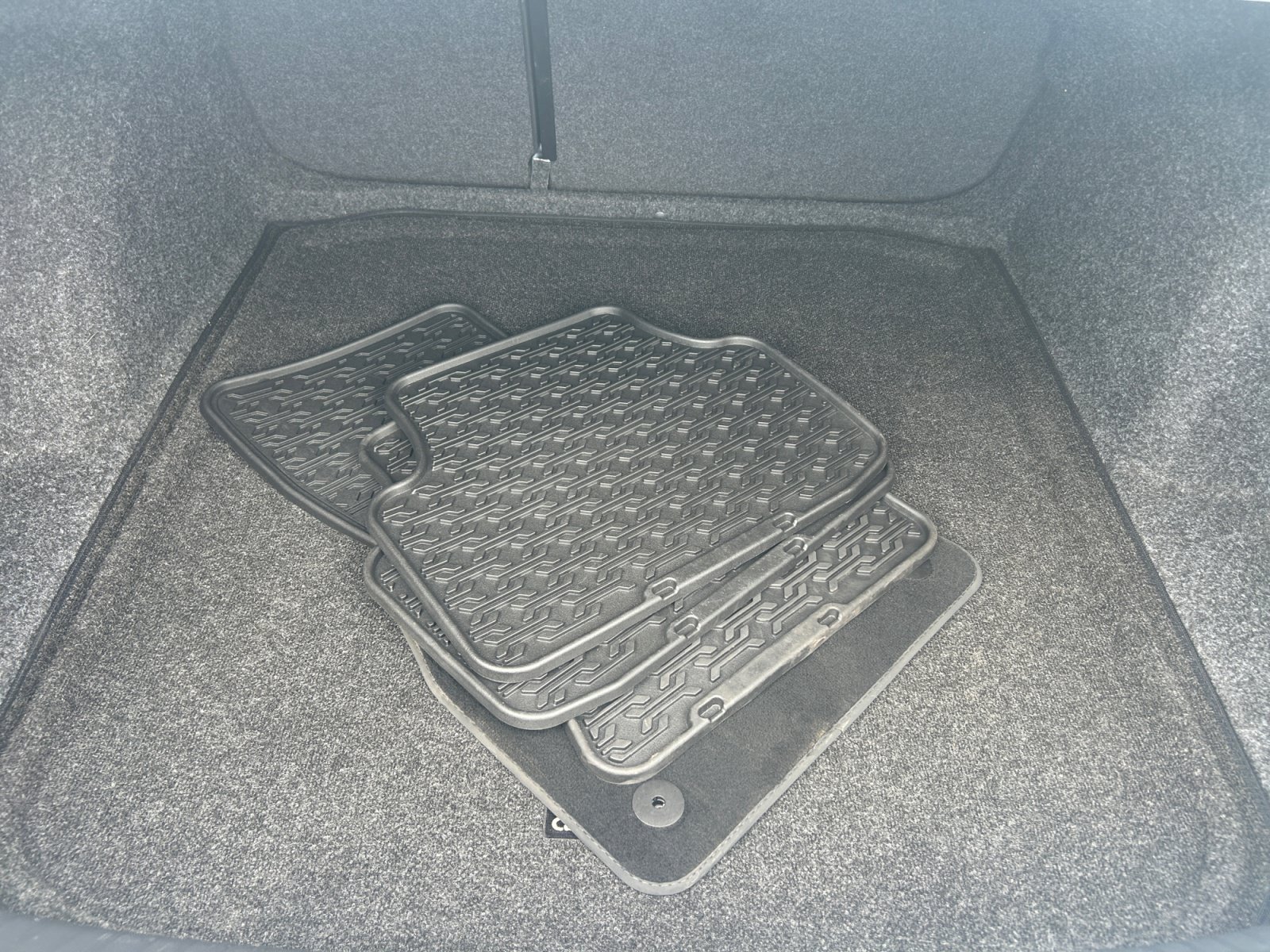 Used 2019 Volkswagen Jetta SEL w/ Cold Weather Package FWD image 33