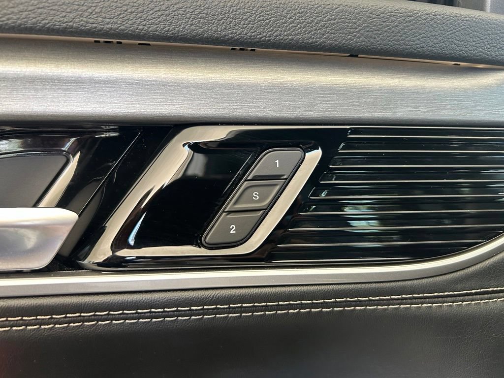 Used 2025 Jeep Wagoneer Series II AWD/4WD image 40