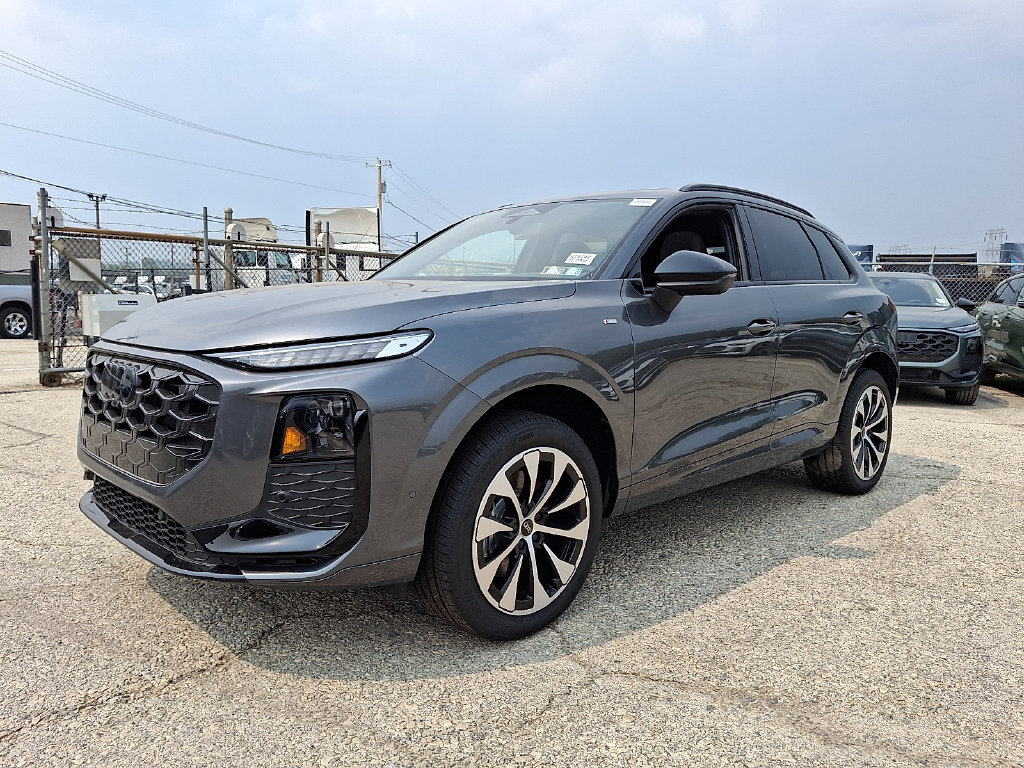 New 2026 Audi Q3 quattro 2.0T AWD/4WD image 2