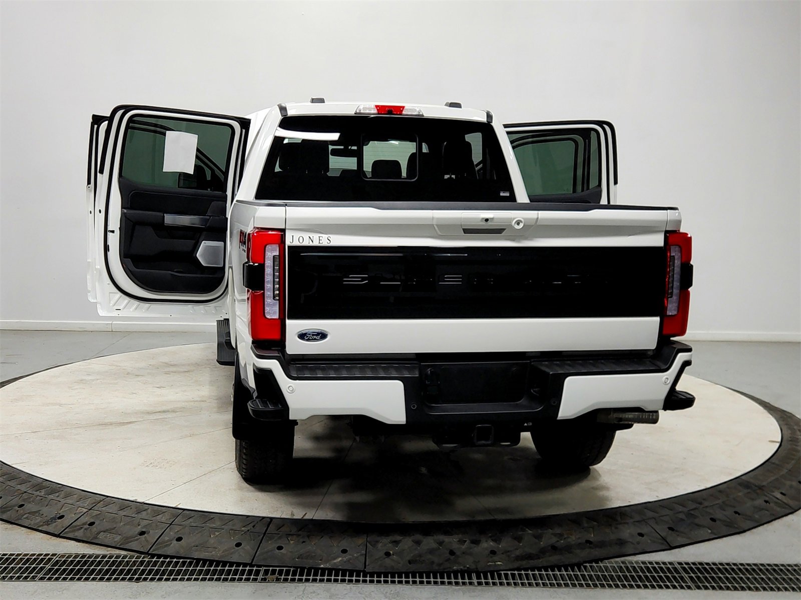 Used 2025 Ford F250 Platinum image 14