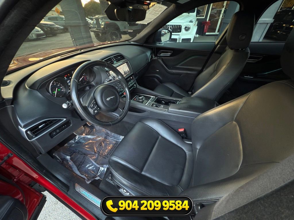 Used 2020 Jaguar F-PACE Premium image 20