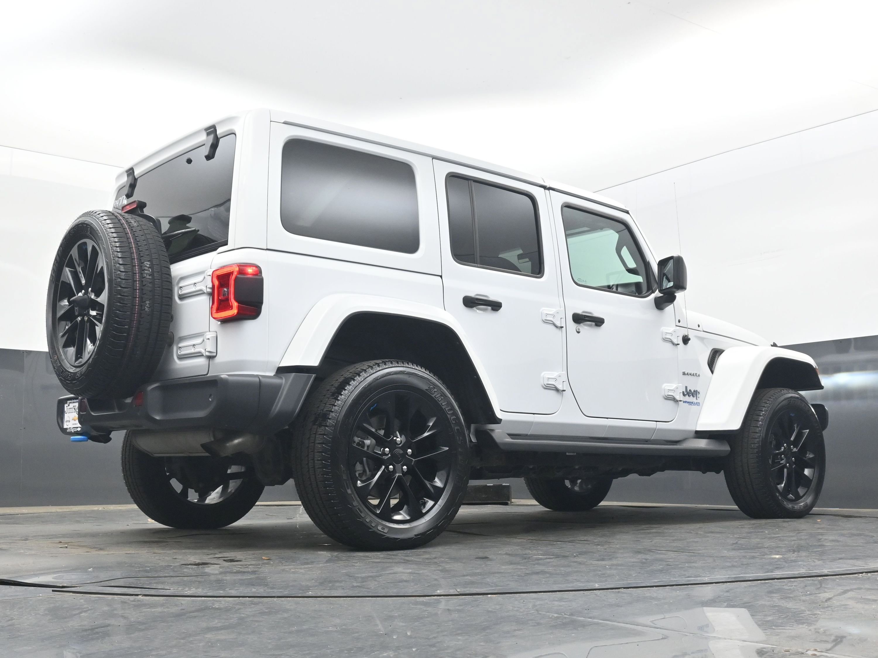 Used 2022 Jeep Wrangler Unlimited Sahara w/ Cold Weather Group AWD/4WD image 31