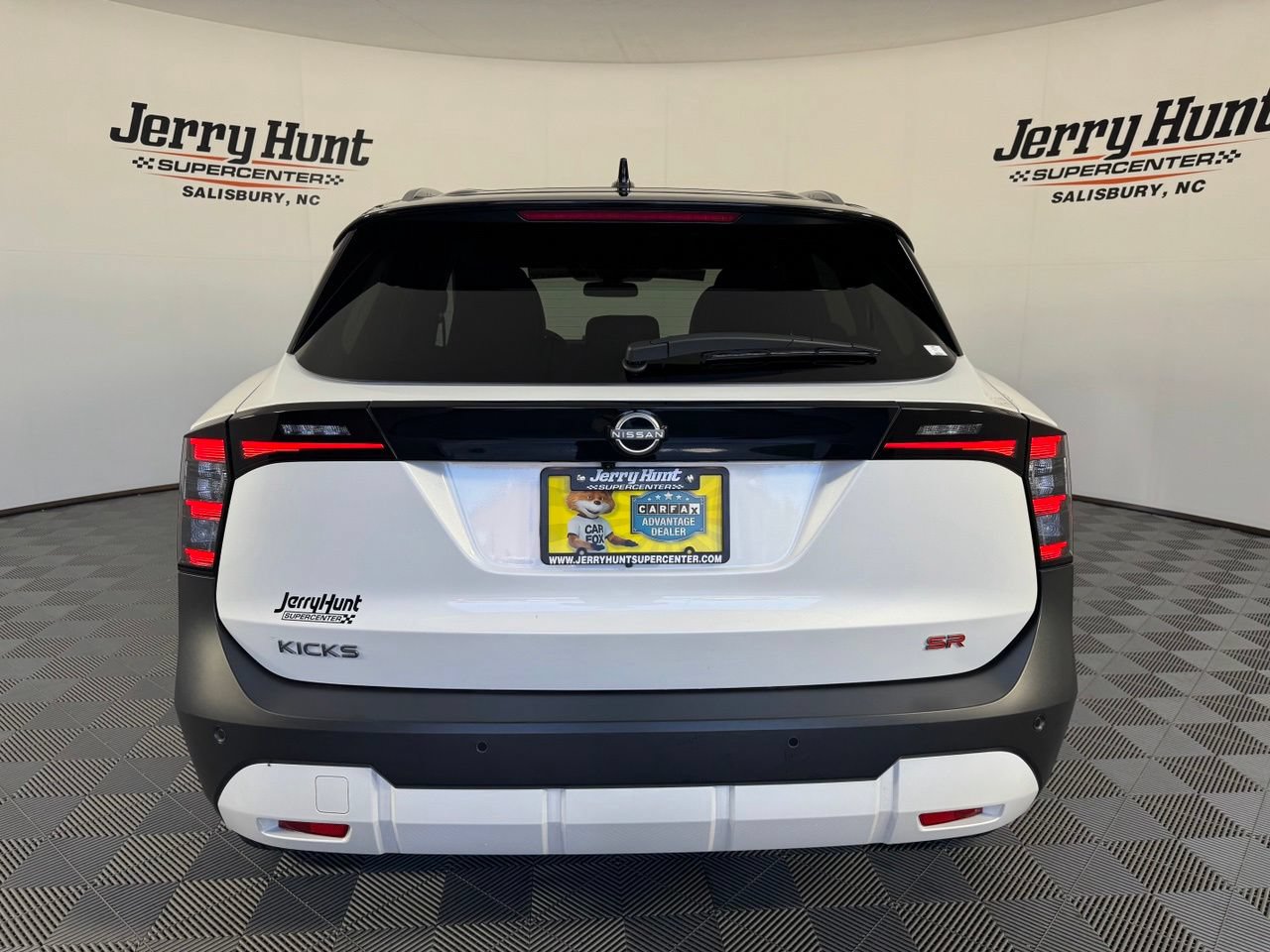 Used 2025 Nissan Kicks SR FWD image 7