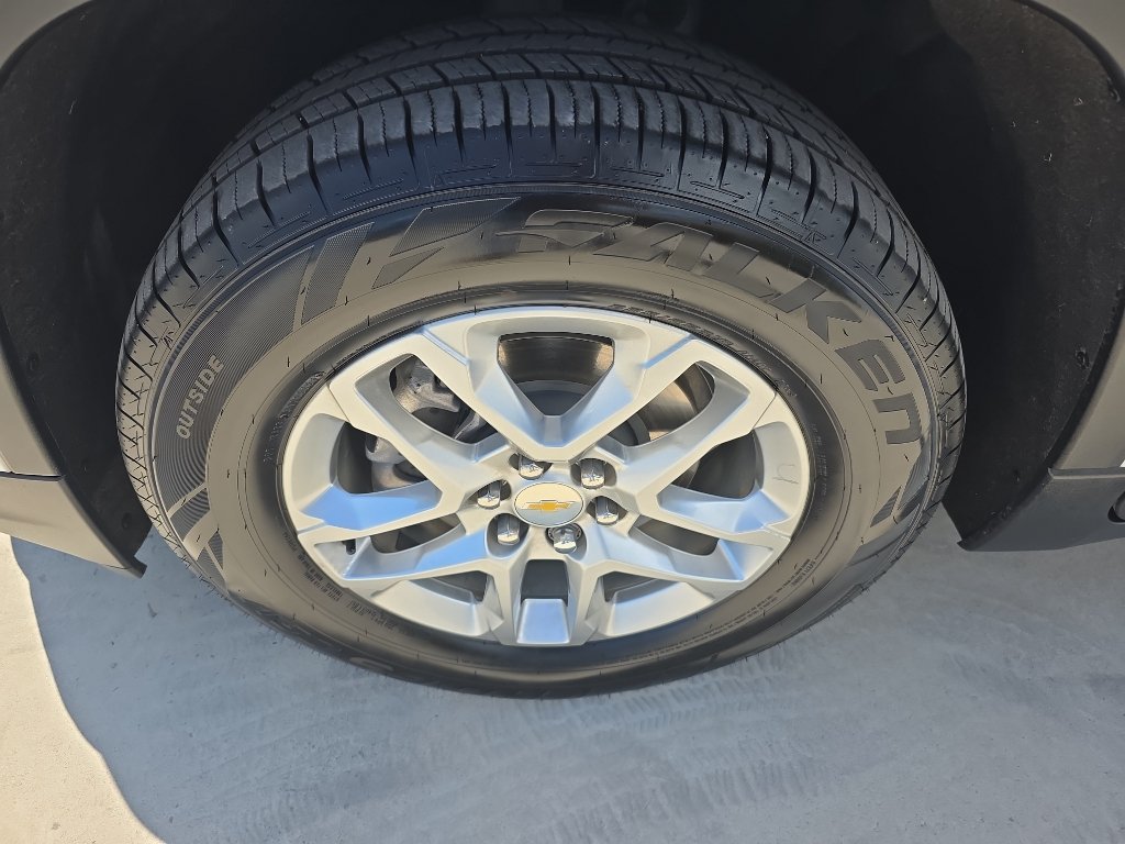 Certified 2023 Chevrolet Traverse LS w/ Safety Package FWD image 5