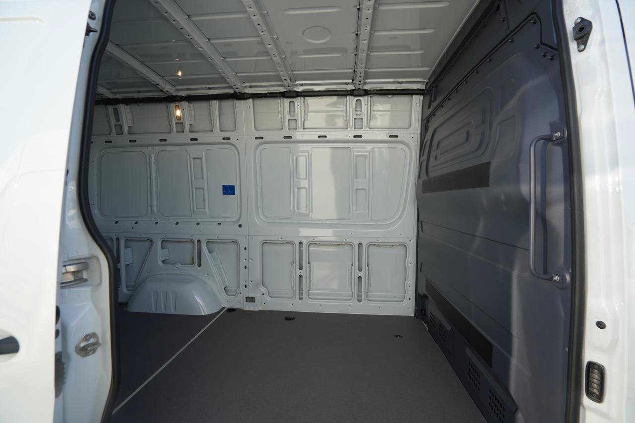Used 2024 Mercedes-Benz Sprinter 2500 image 26