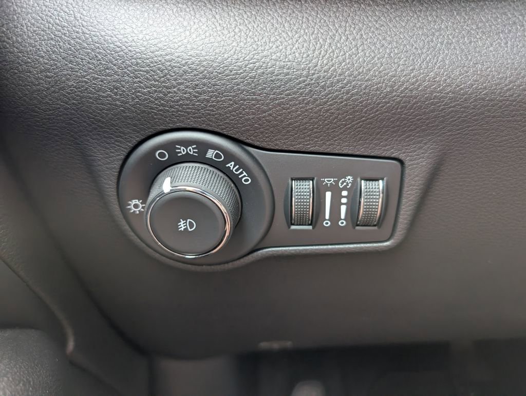 New 2026 Jeep Compass Limited image 32