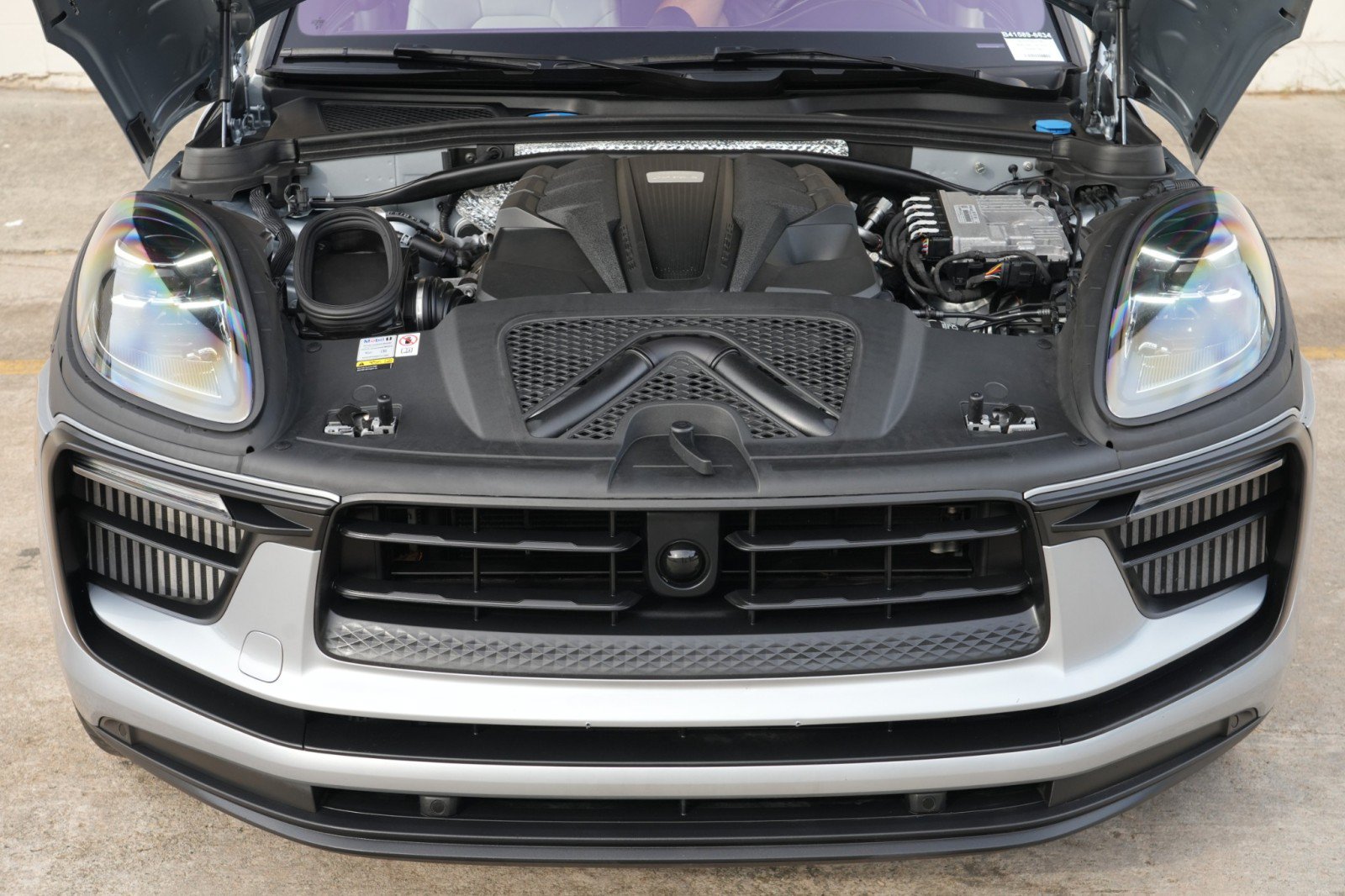 Used 2023 Porsche Macan S AWD/4WD image 8