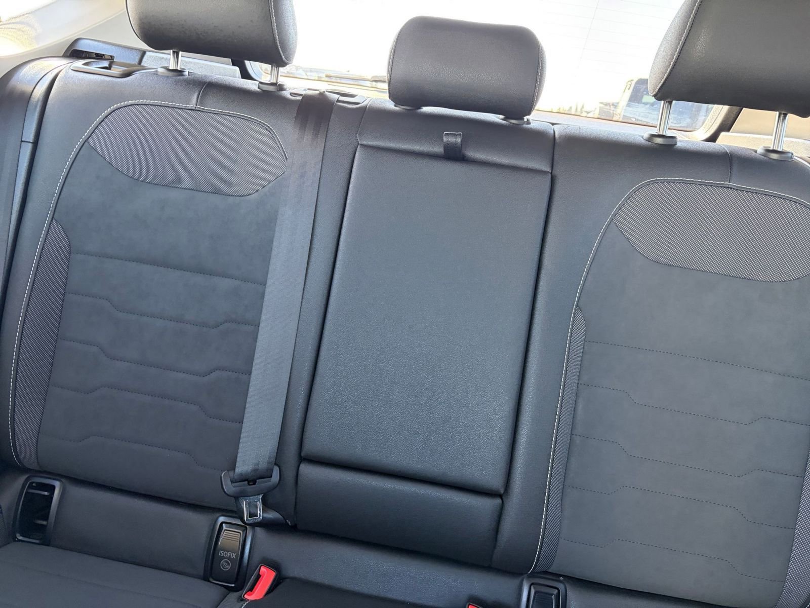 Used 2025 Volkswagen Taos SE image 39