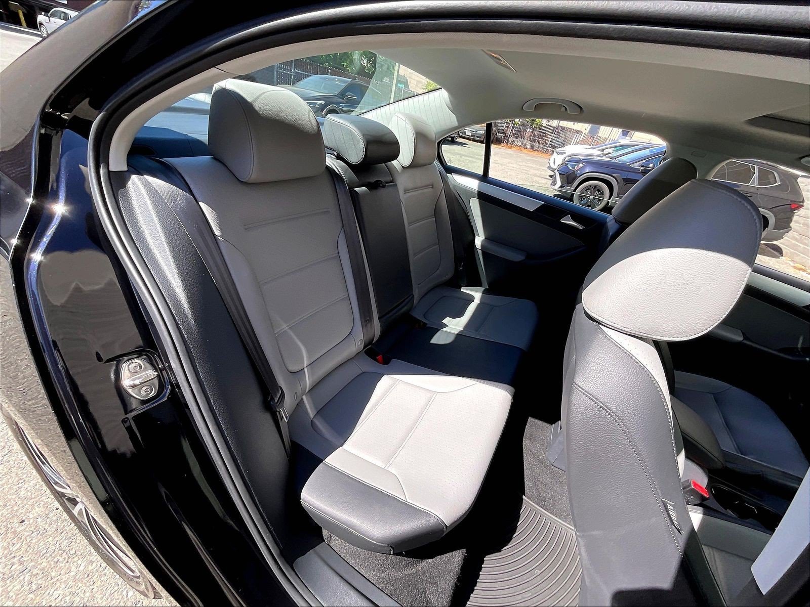 Used 2015 Volkswagen Jetta SEL Premium FWD image 26