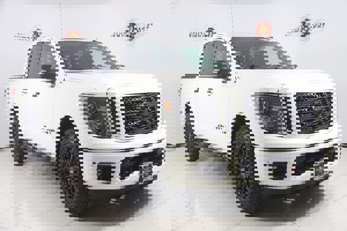 Used 2019 Nissan Titan SV w/ SV Convenience Package image 19