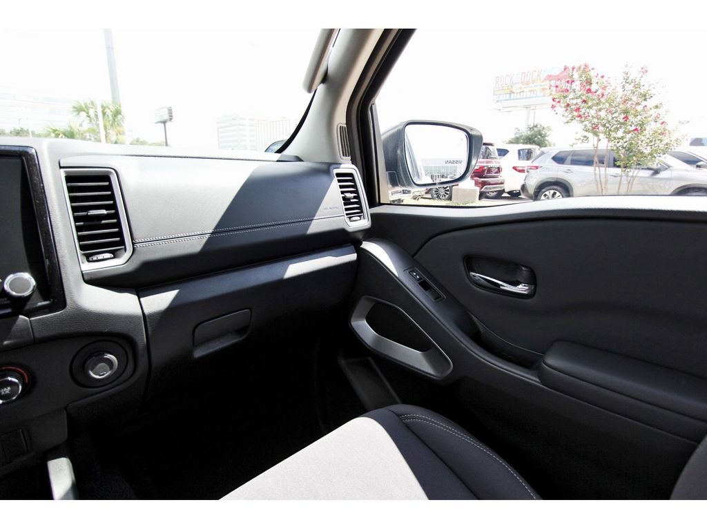 Certified 2024 Nissan Frontier SV w/ Technology Package image 8