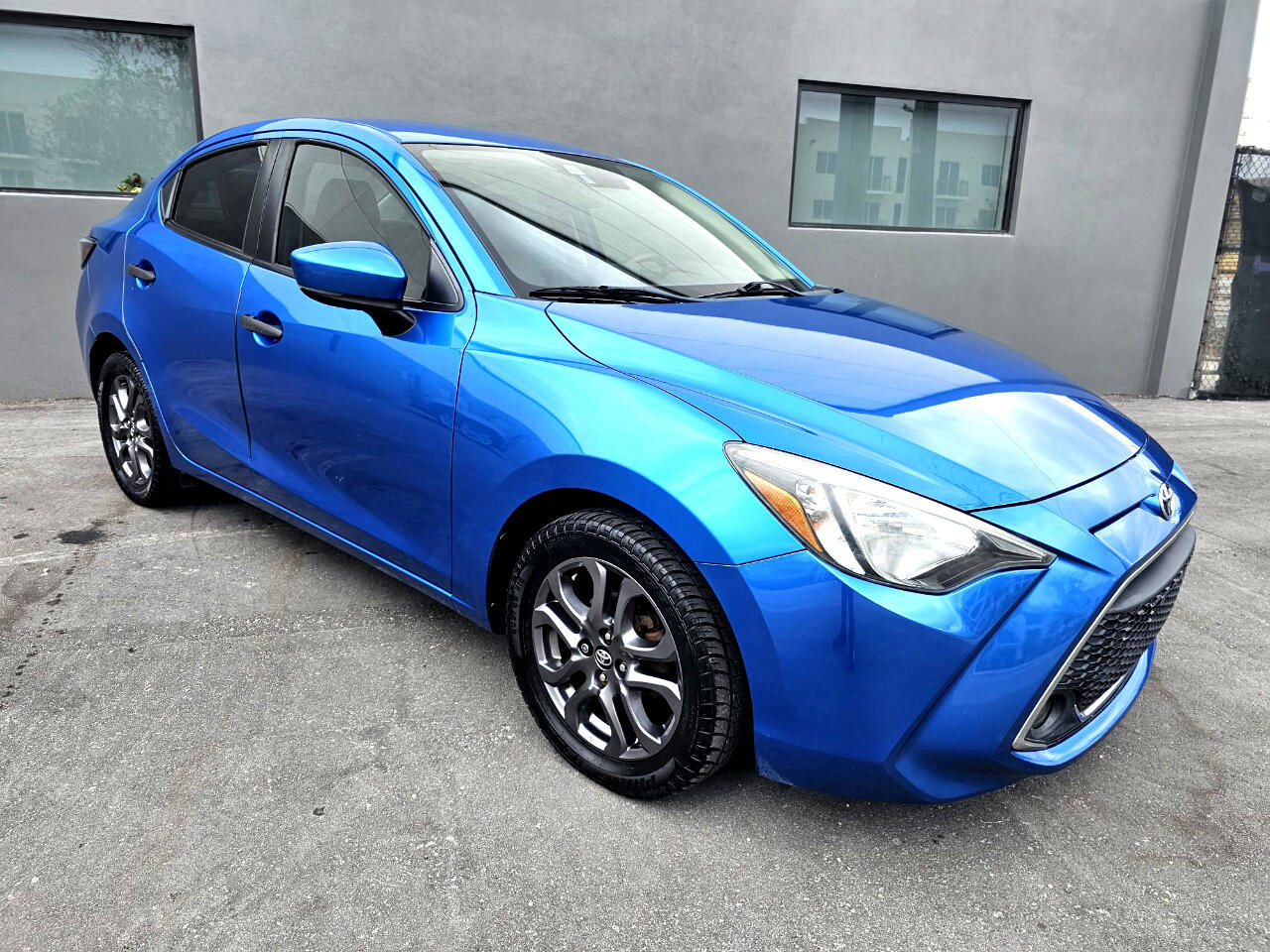 Used 2019 Toyota Yaris LE image 3