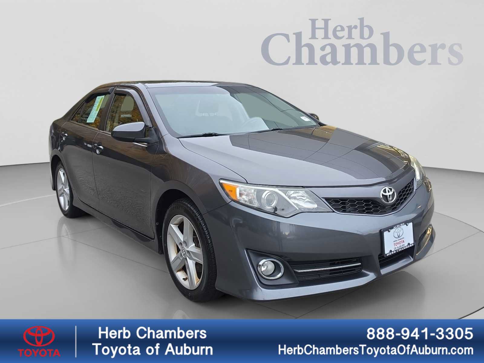 Used 2014 Toyota Camry SE FWD image 1