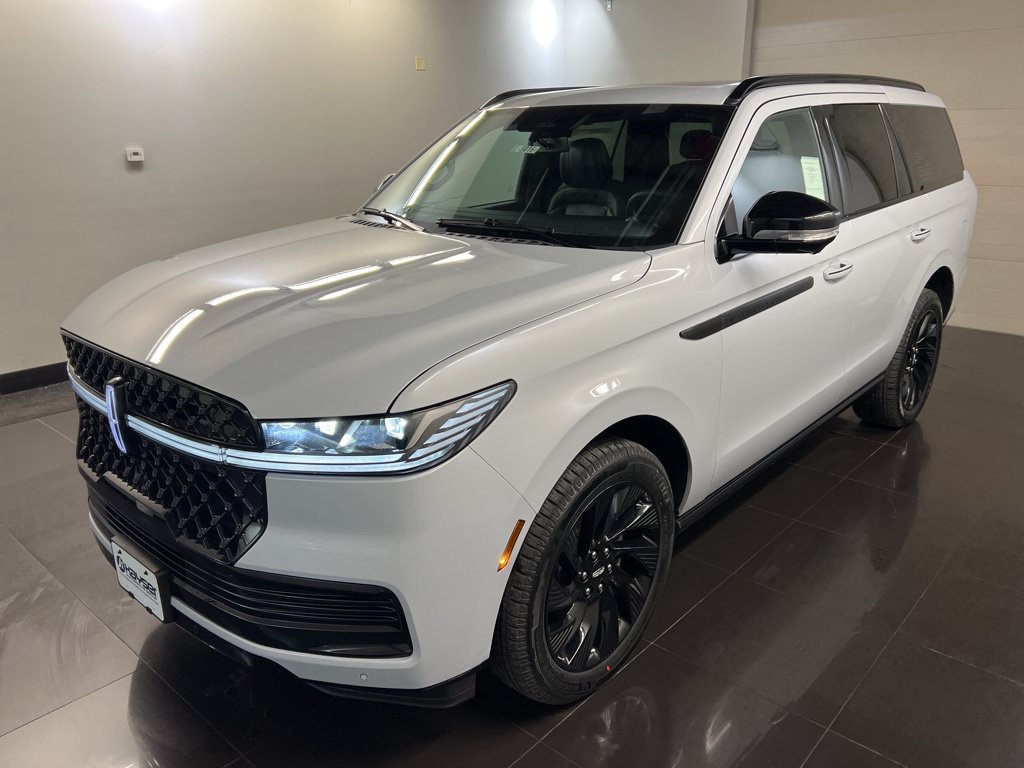New 2026 Lincoln Navigator Reserve w/ Jet Appearance Package AWD/4WD image 3