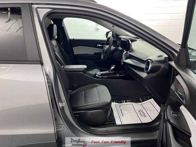 Used 2025 Chevrolet Trax LT image 35
