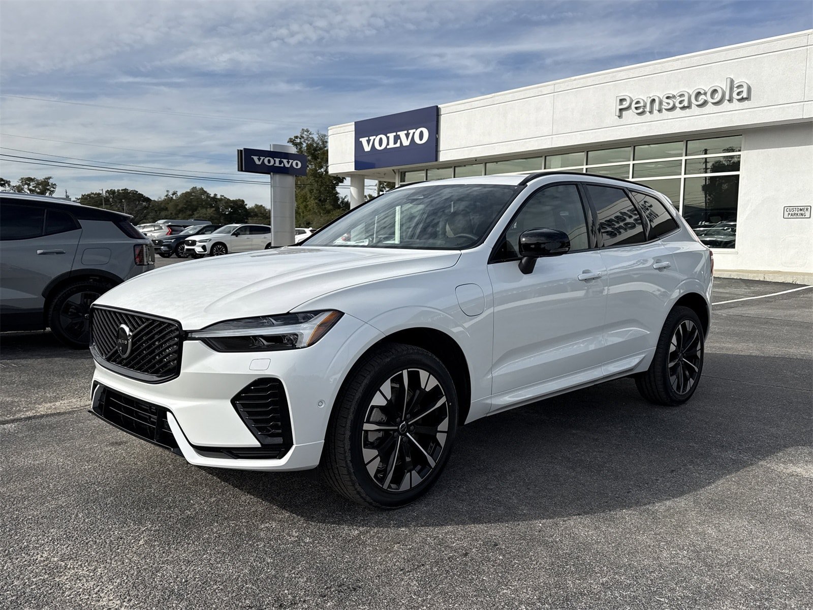 New 2026 Volvo XC60 T8 Plus w/ Protection Package Premier