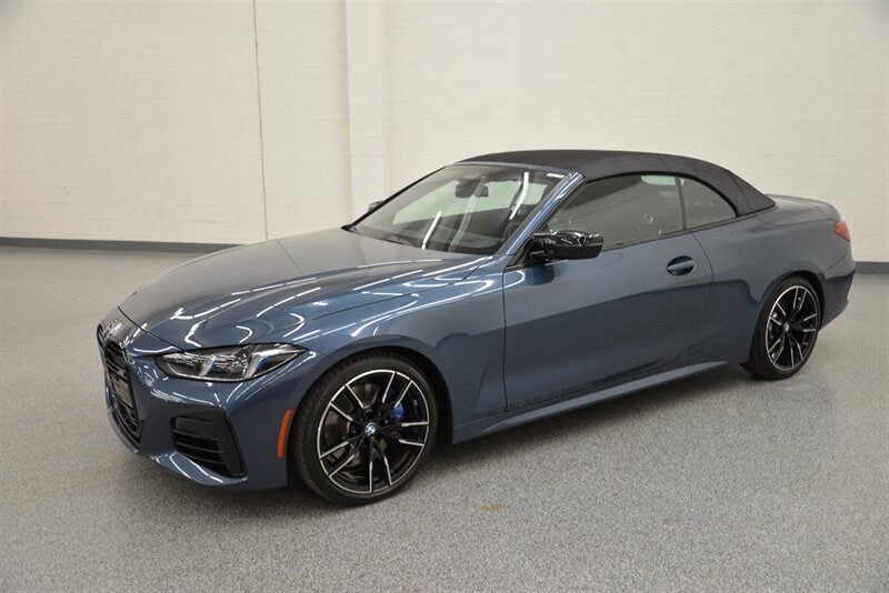 Used 2025 BMW M440i Convertible RWD image 4