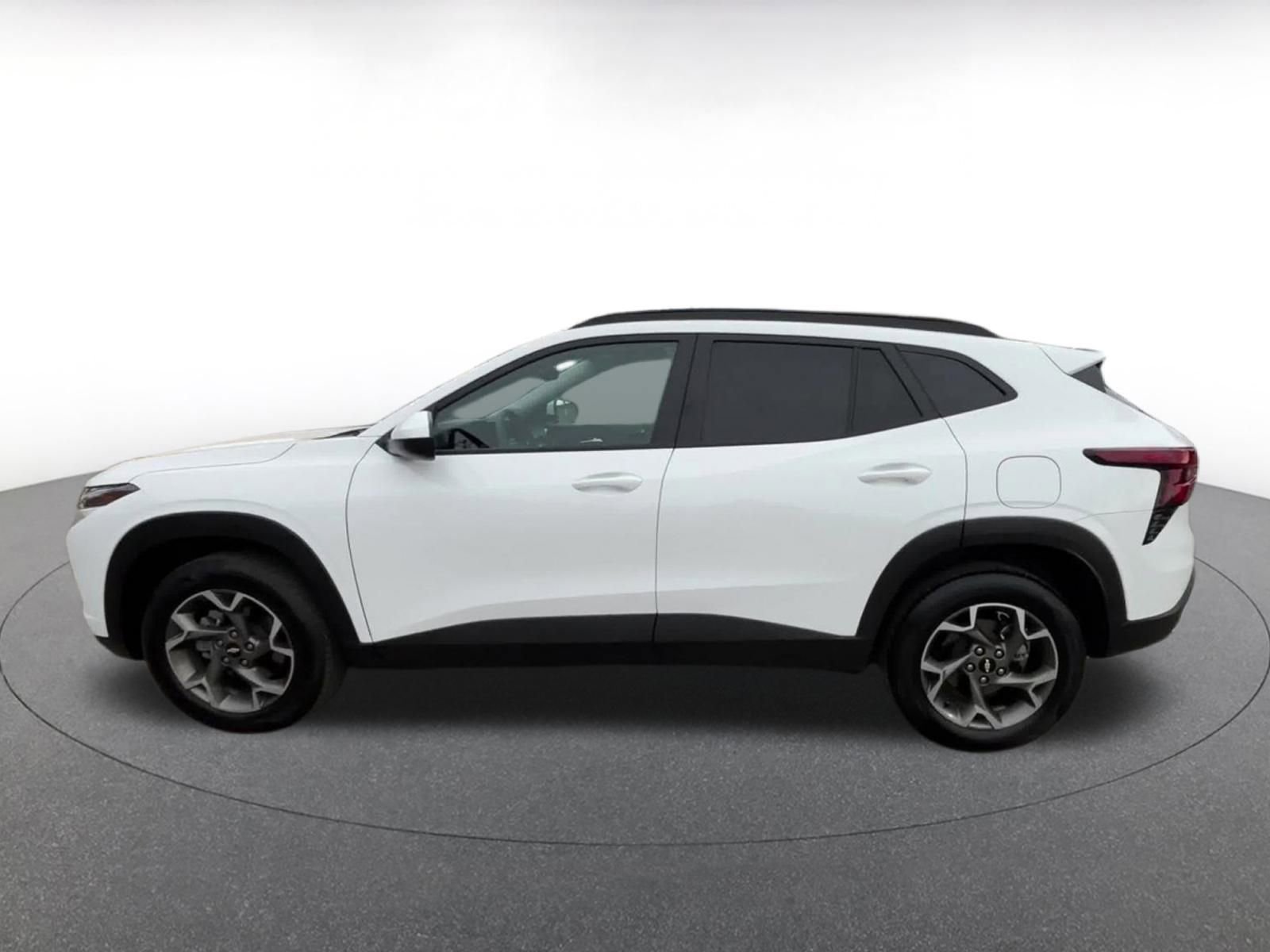 Used 2025 Chevrolet Trax LT image 9